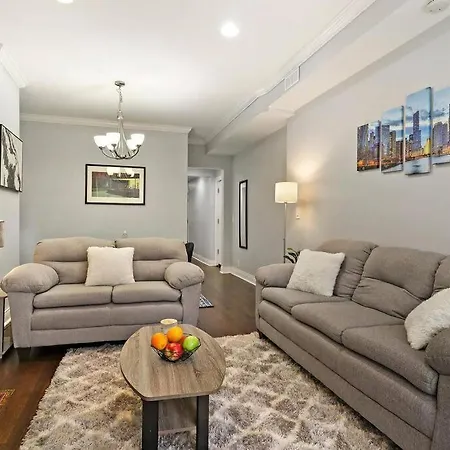 Live The Dream In Wrigleyville'S 3Br Gem